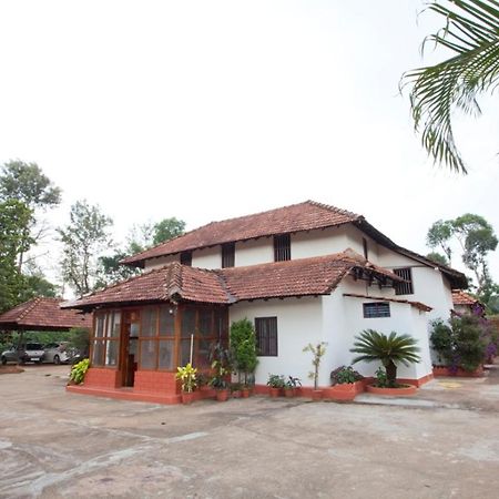 Sardar Bahadur'S Heritage Bungalow Estate Stay Napoklu Luaran gambar