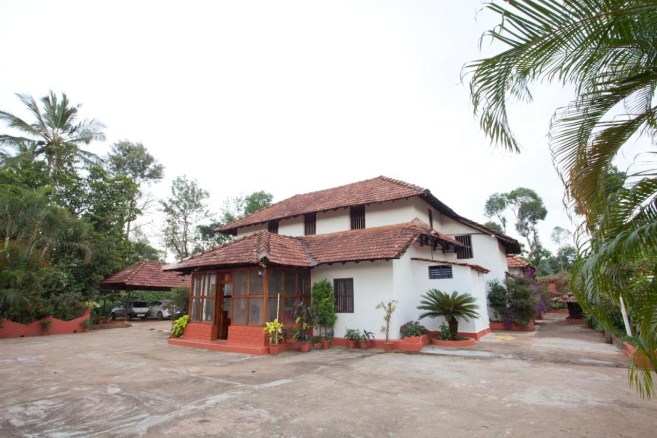 Sardar Bahadur'S Heritage Bungalow Estate Stay Napoklu Luaran gambar
