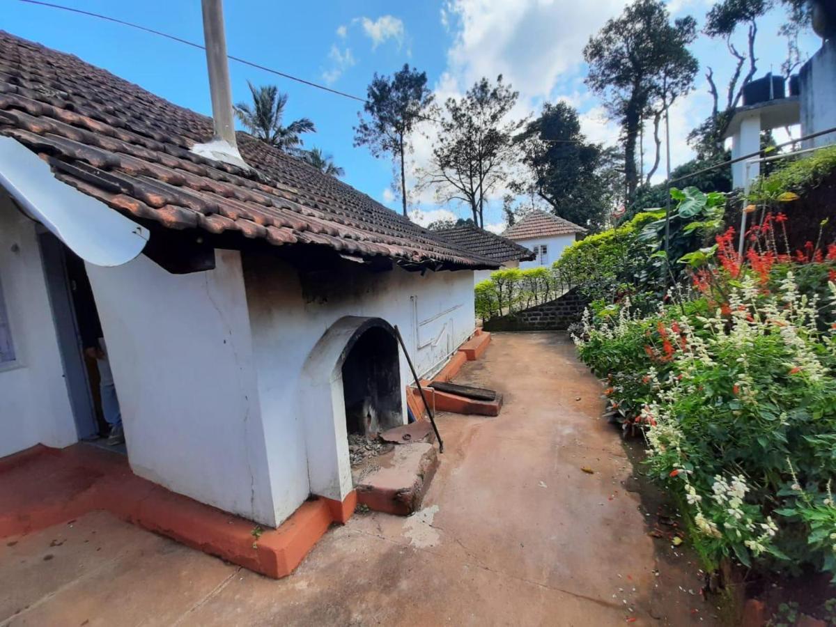 Sardar Bahadur'S Heritage Bungalow Estate Stay Napoklu Luaran gambar