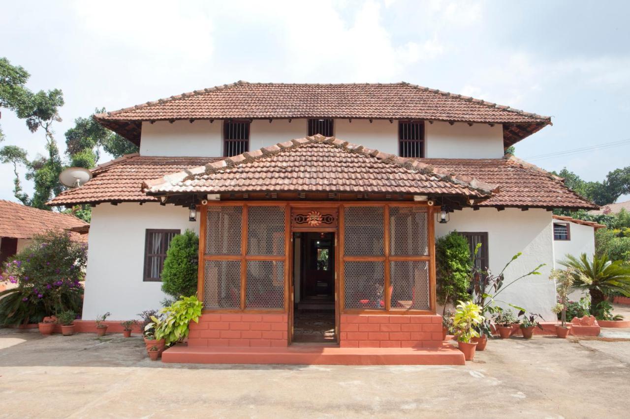Sardar Bahadur'S Heritage Bungalow Estate Stay Napoklu Luaran gambar