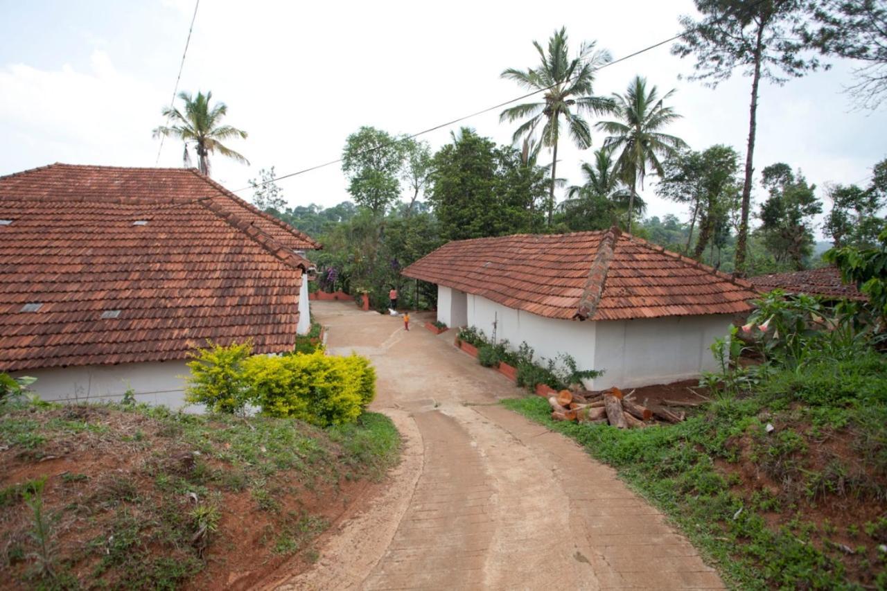 Sardar Bahadur'S Heritage Bungalow Estate Stay Napoklu Luaran gambar