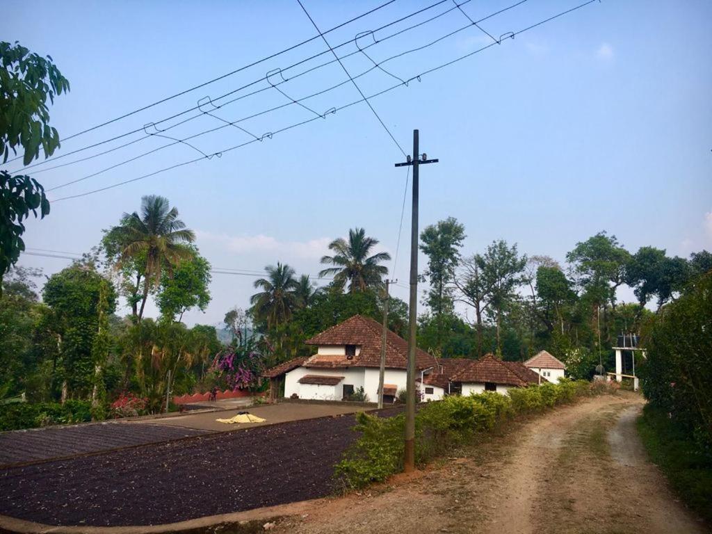 Sardar Bahadur'S Heritage Bungalow Estate Stay Napoklu Luaran gambar