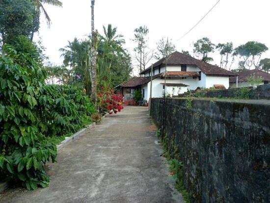 Sardar Bahadur'S Heritage Bungalow Estate Stay Napoklu Luaran gambar