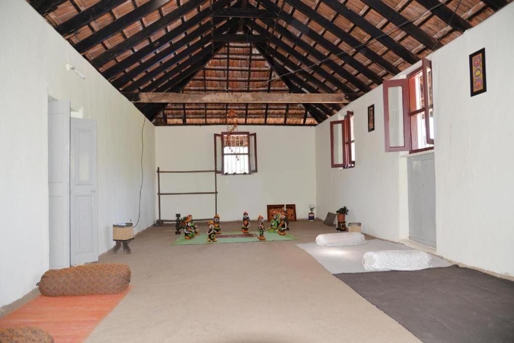 Sardar Bahadur'S Heritage Bungalow Estate Stay Napoklu Luaran gambar